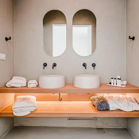 Amarelo Villa Klouvas